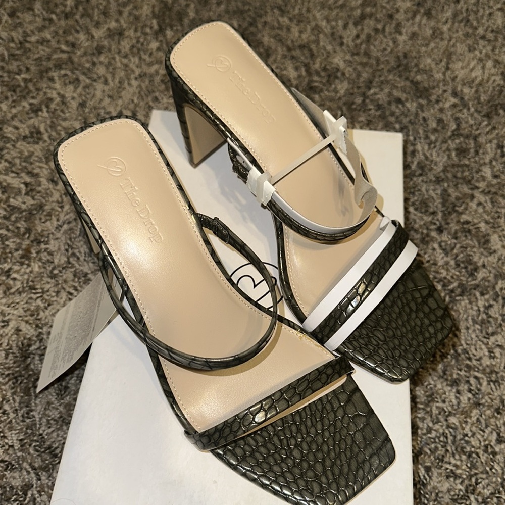 Heels - Picture 5 of 7